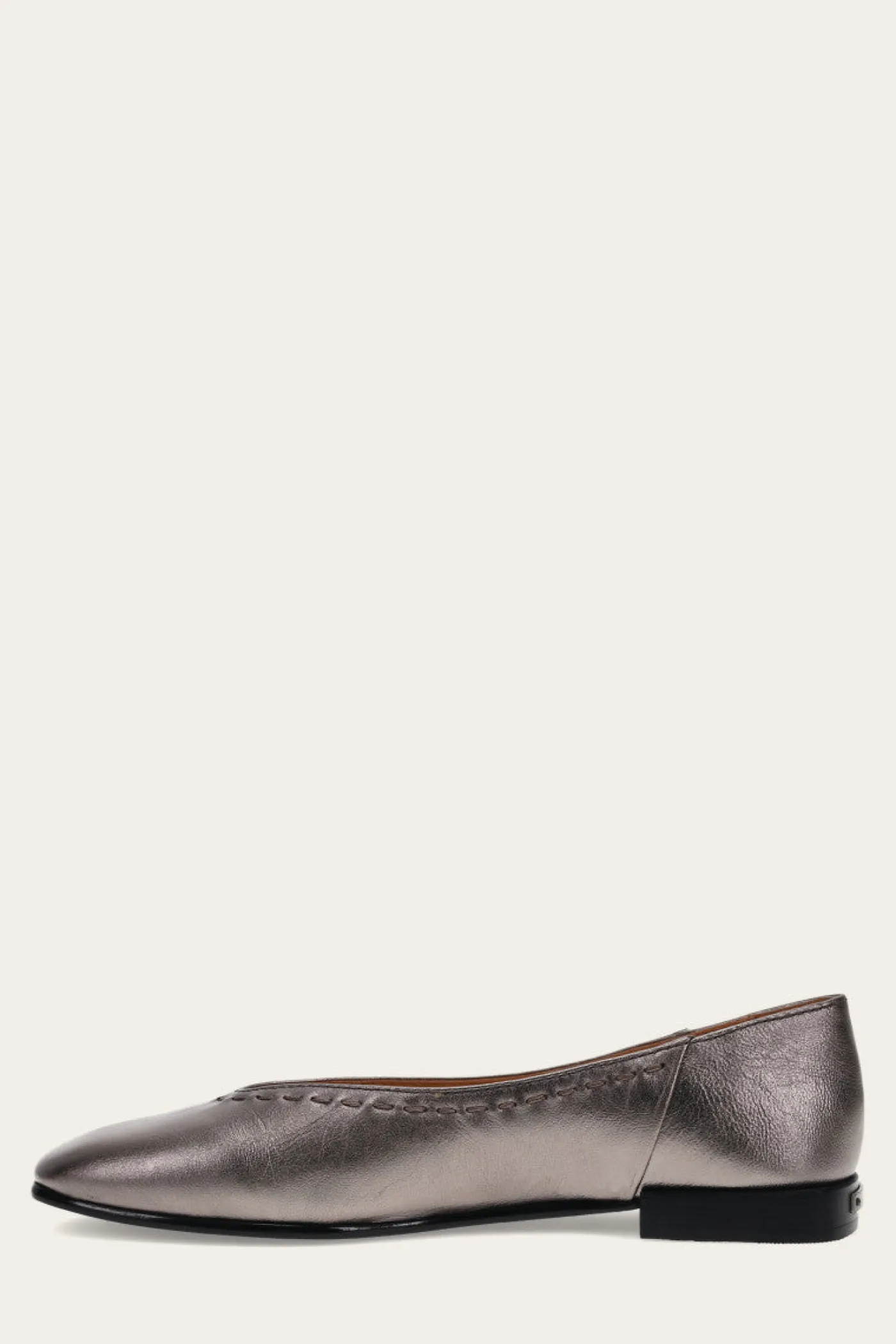 Discount Frye Claire Flat