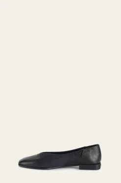 Discount Frye Claire Flat